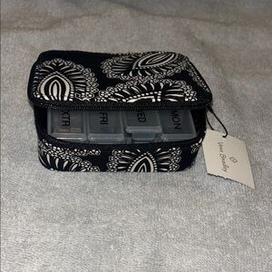 Vera Bradley Black and White Blanco Bouquet Pill Case